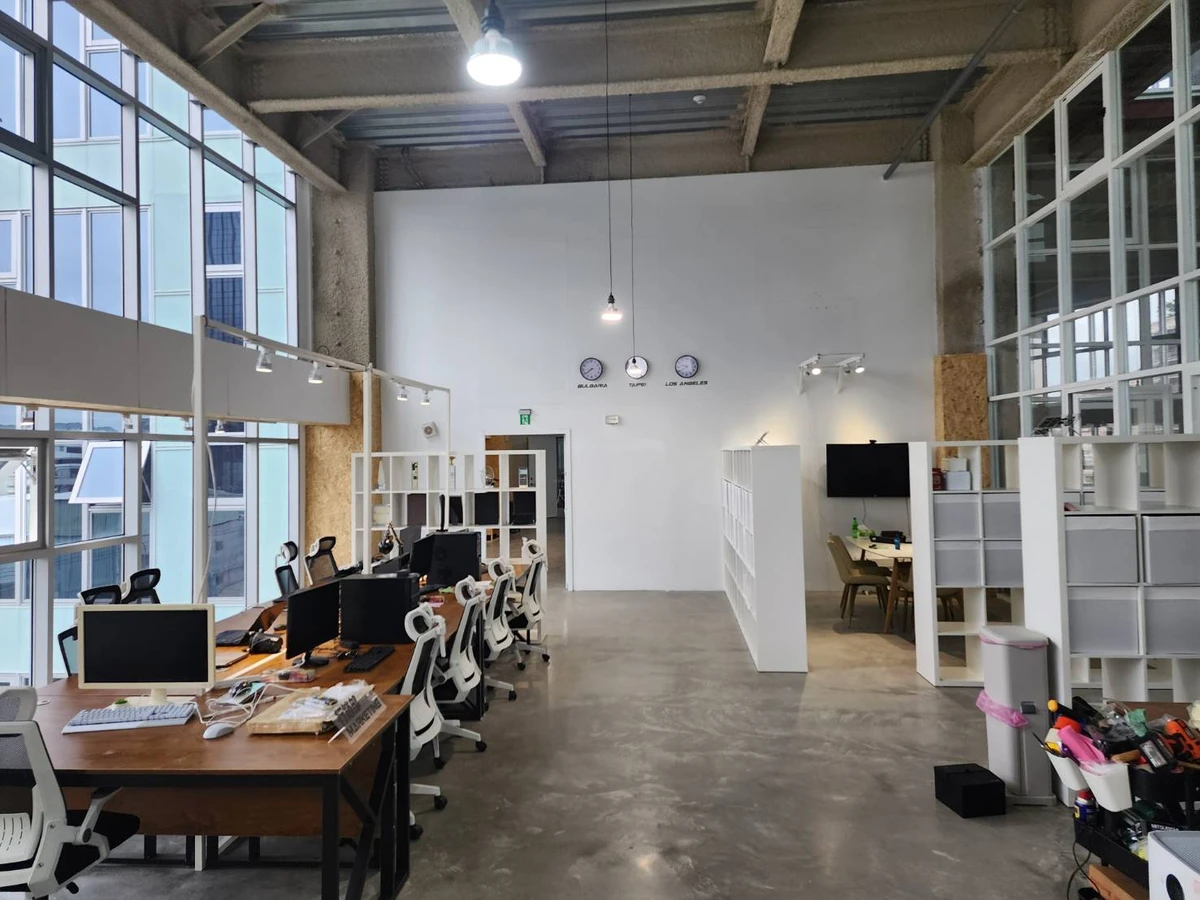 SLIDER office, with clocks for Bulgaria, Taipei and Los Angeles on the wall